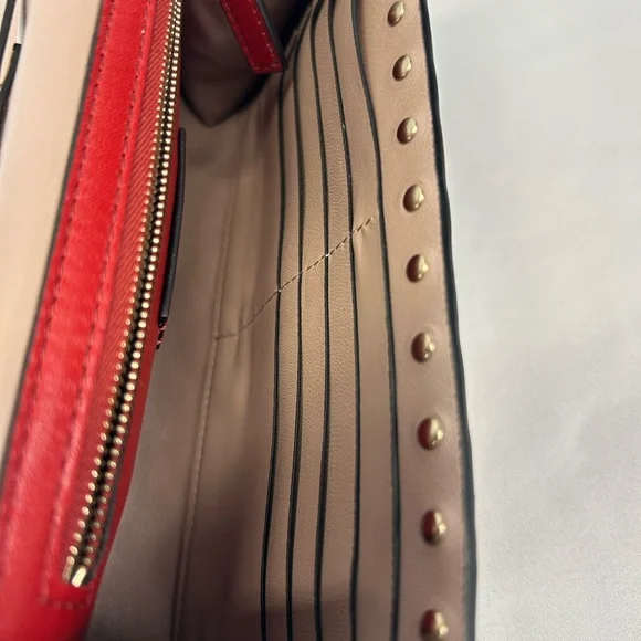 Valentino Garavani

Rockstud Spike Nappa Leather Crossbody Clutch Bag - Picture 10 of 14